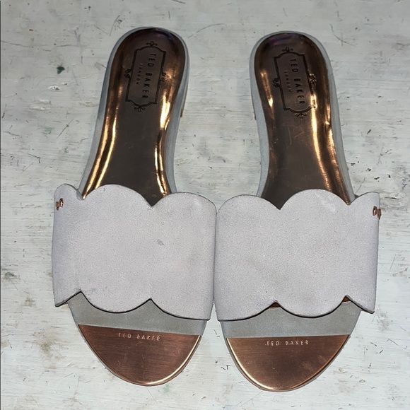 Ted Baker London Shoes - TED BAKER
Rhaily Scalloped Slide Sandal In Grey | size 9.5